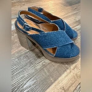 Lucky Brand Women’s Delmie Slingback Heeled Sandals